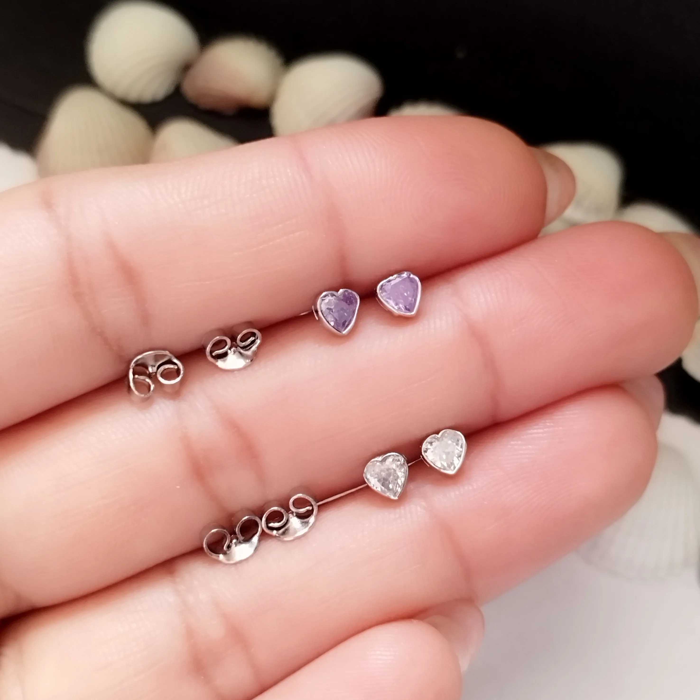 گوشواره نقره میخی طرح قلب عیار 925 برند BSJ silver سفید و یاسی