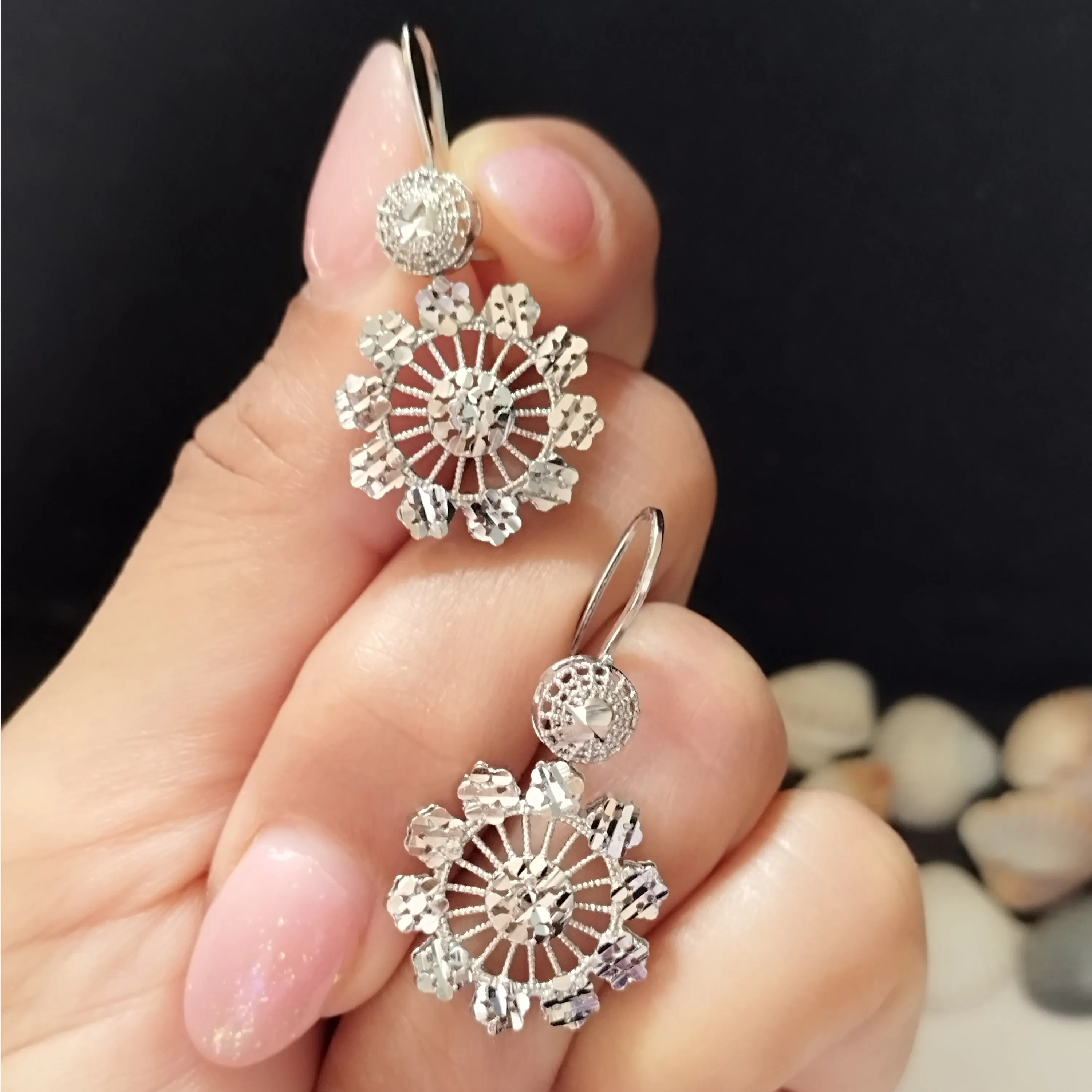 گوشواره نقره زنانه طرح گل تراش دار عیار 925 روکش طلا سفید BSJ silver