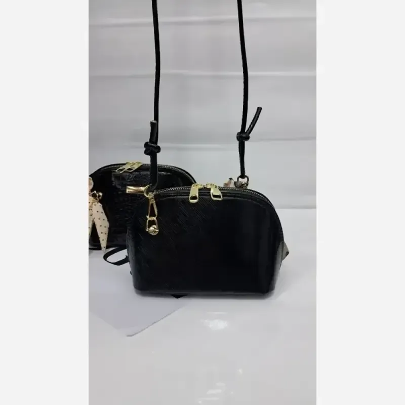 کیف دخترانه چرم ورنی مدل هایا سایز 20 در 12 با بند دوشی