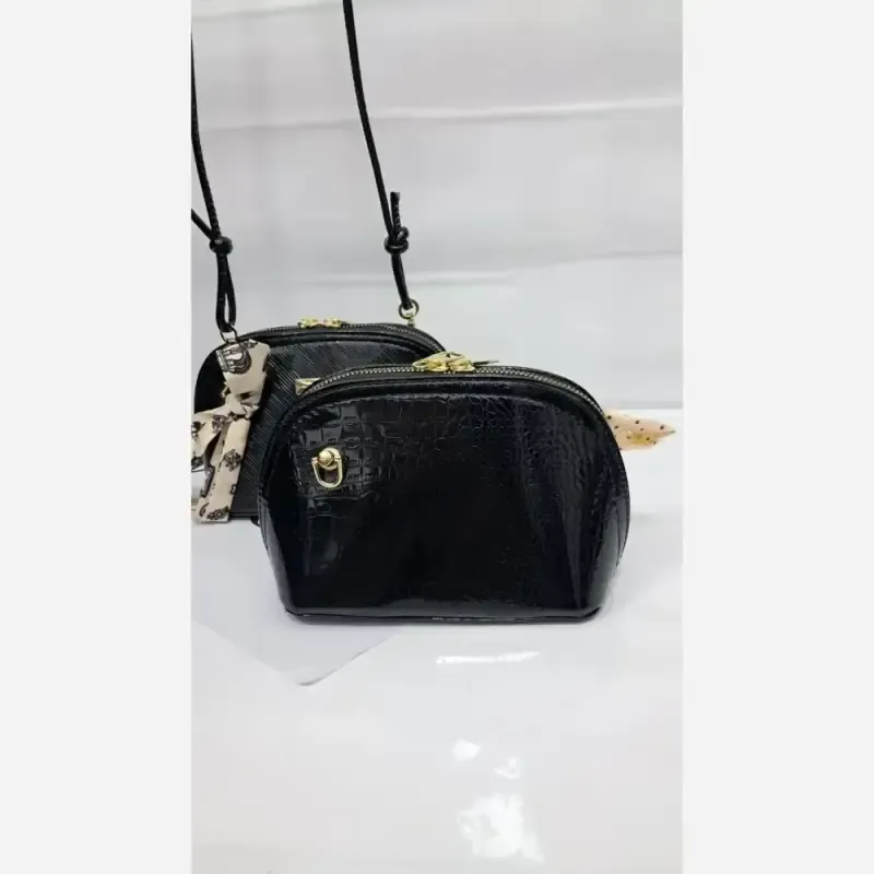 کیف دخترانه چرم ورنی مدل هایا سایز 20 در 12 با بند دوشی