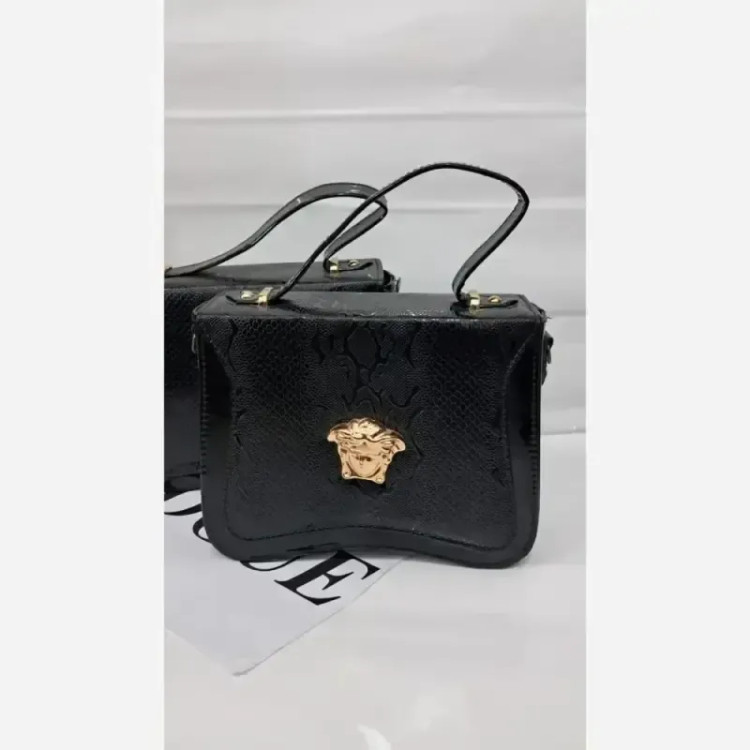 کیف ورساچ چرم ورنی خارجی مشکی سایز 25 در 25 با بند دوشی بلند