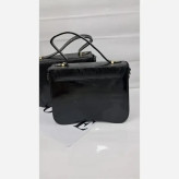 کیف ورساچ چرم ورنی خارجی مشکی سایز 25 در 25 با بند دوشی بلند