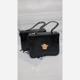 کیف ورساچ چرم ورنی خارجی مشکی سایز 25 در 25 با بند دوشی بلند