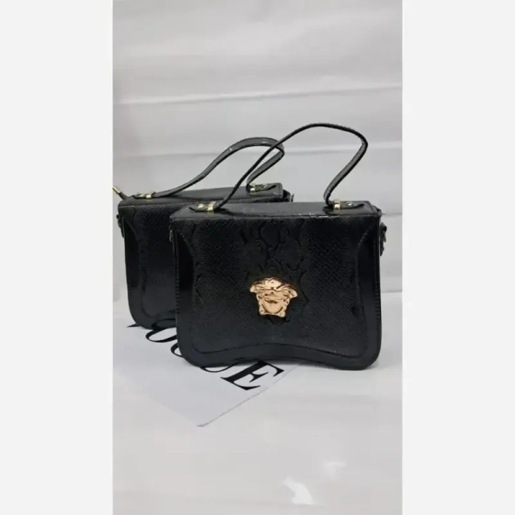 کیف ورساچ چرم ورنی خارجی مشکی سایز 25 در 25 با بند دوشی بلند
