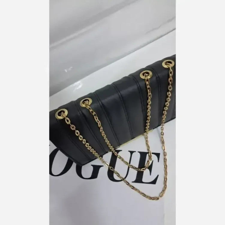 کیف بند زنجیری چرم مشکی سایز 20 در 14 مدل ژیکان