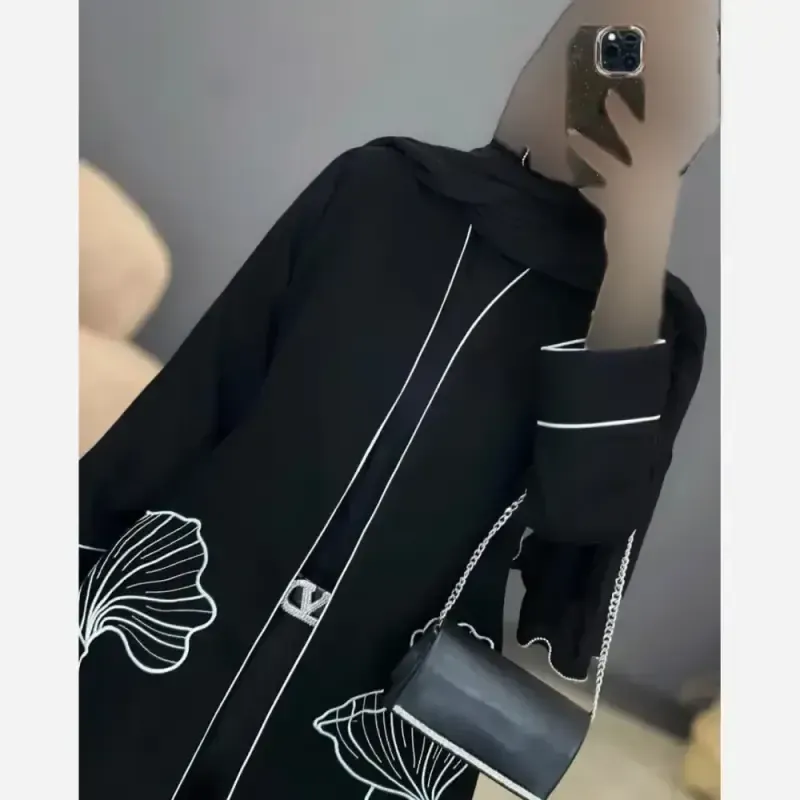 مانتو کتی گلدوزی شده گل لاله نسترن جنس مازراتی رنگ مشکی فری سایز