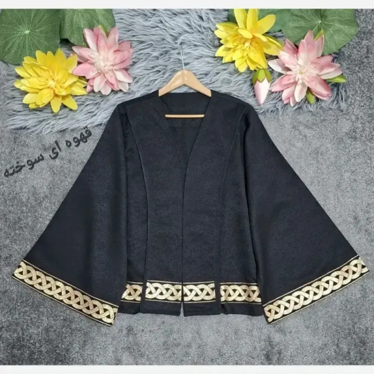 کت زنانه آستین کلوش ژاکارد و خرجکار طرح حاشیه طلایی فری سایز