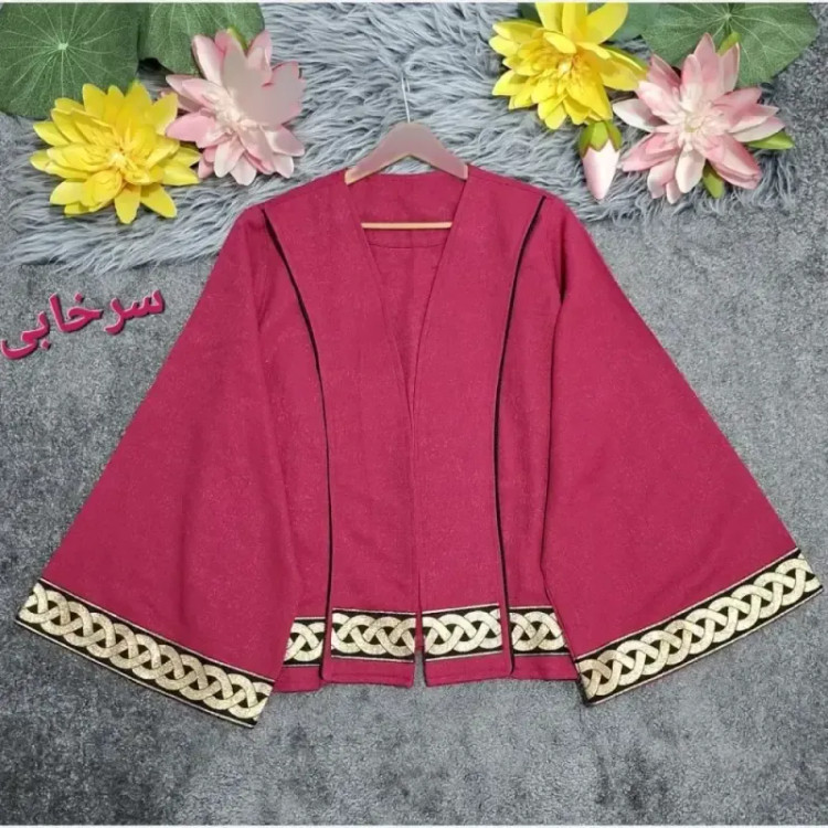 کت زنانه آستین کلوش ژاکارد و خرجکار طرح حاشیه طلایی فری سایز