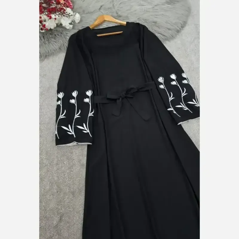 پیراهن عبایی گلدوزی شده مدل گل لاله جنس الیزه مشکی رنگ