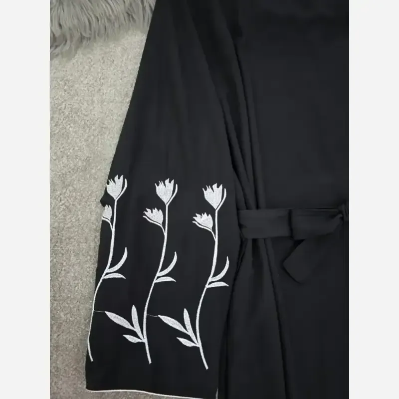 پیراهن عبایی گلدوزی شده مدل گل لاله جنس الیزه مشکی رنگ