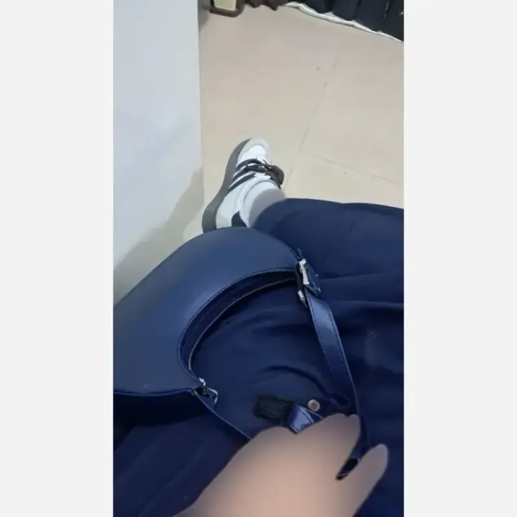 کیف صندوقی آیدا چرم الیزه و ورنی سایز 18 در 18