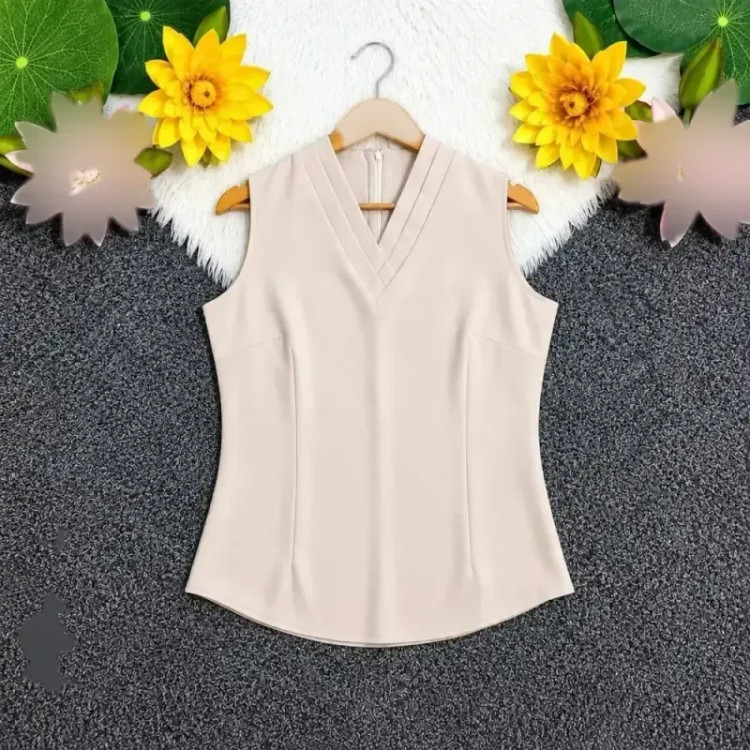 تاپ مجلسی زنانه یقه هفت آستین حلقه ای جنس الیزه رنگ مشکی و کرم سایز 1