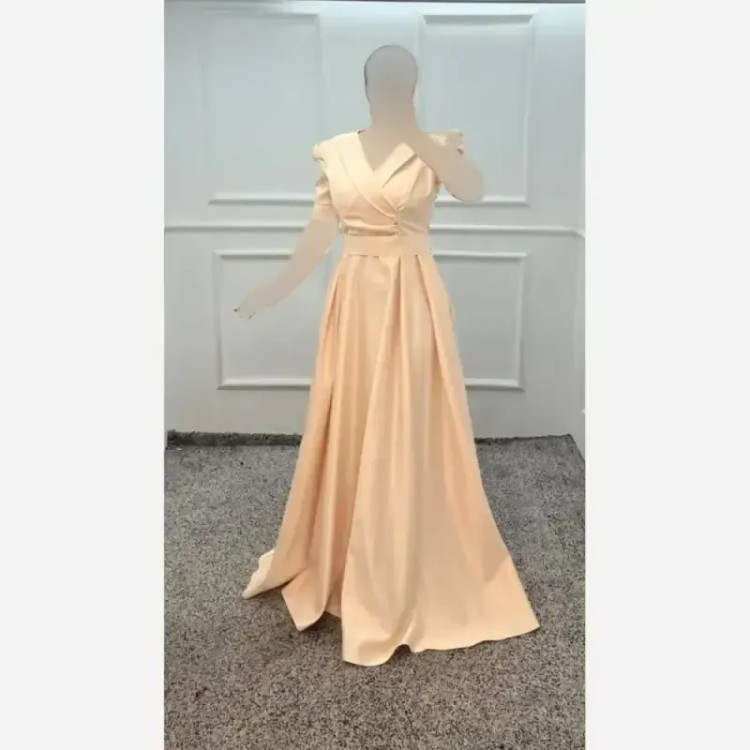 ماکسی زنانه ساتن آمریکایی کمربنددار قد 155 رنگ مشکی و کرم