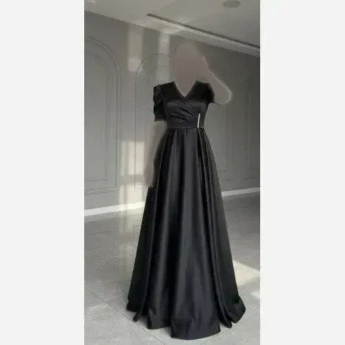 ماکسی زنانه ساتن آمریکایی کمربنددار قد 155 رنگ مشکی و کرم