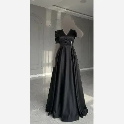 ماکسی زنانه ساتن آمریکایی کمربنددار قد 155 رنگ مشکی و کرم