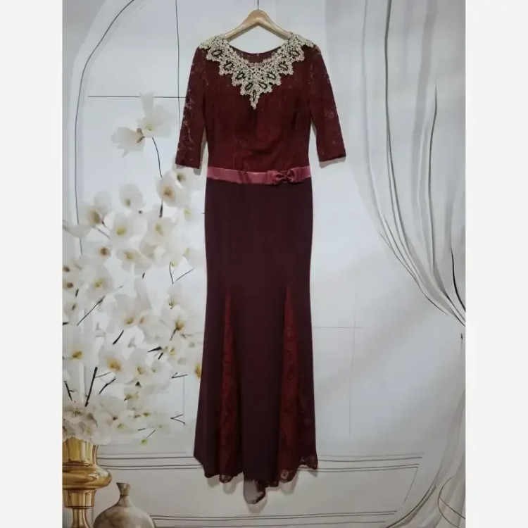 ماکسی مجلسی کرپ کش و دانتل آستین سه ربع کاپ دار