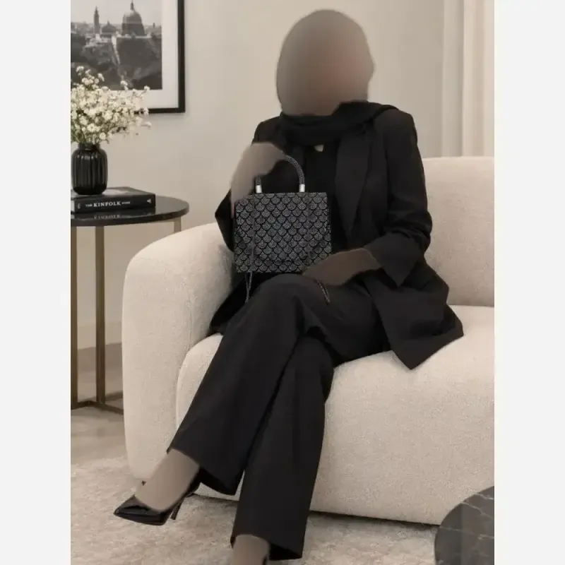 کیف مجلسی مخمل نگین کاری شده و چرم با بند زنجیری سایز 18 در 23