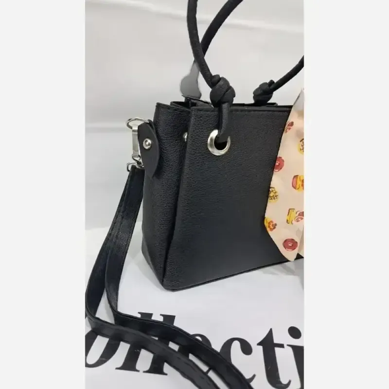 کیف دستی و دوشی چرم مشکی سایز 18 در 18 با بند بلند