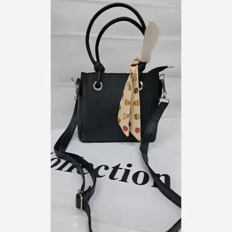 کیف دستی و دوشی چرم مشکی سایز 18 در 18 با بند بلند