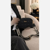 کیف اسپورت چرم مشکی ابعاد 18 در 12 بند دوشی