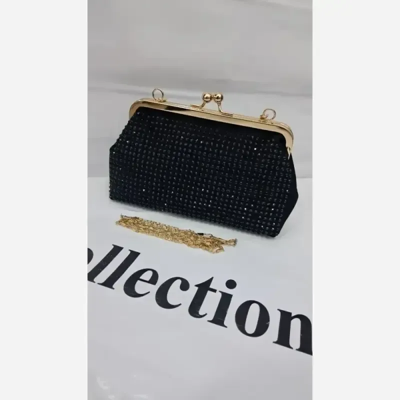 کیف اسپورت چرم مشکی ابعاد 18 در 12 بند دوشی