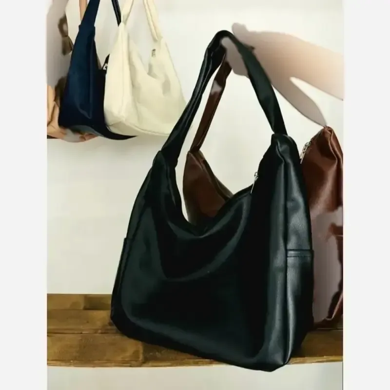 کیف دوشی زنانه چرم شرانگ بغل جیب ابعاد 30 در 25 رنگ مشکی و شکلاتی