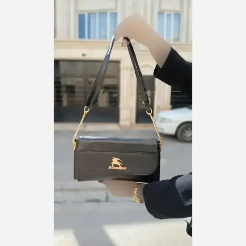 کیف دوشی ماندانا چرم خارجی مشکی سایز 25 در 15 با بند دوشی بلند