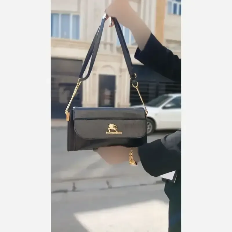 کیف دوشی ماندانا چرم خارجی مشکی سایز 25 در 15 با بند دوشی بلند