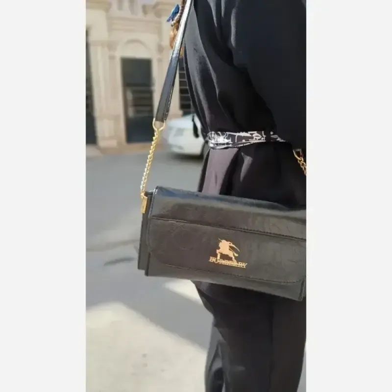 کیف دوشی ماندانا چرم خارجی مشکی سایز 25 در 15 با بند دوشی بلند