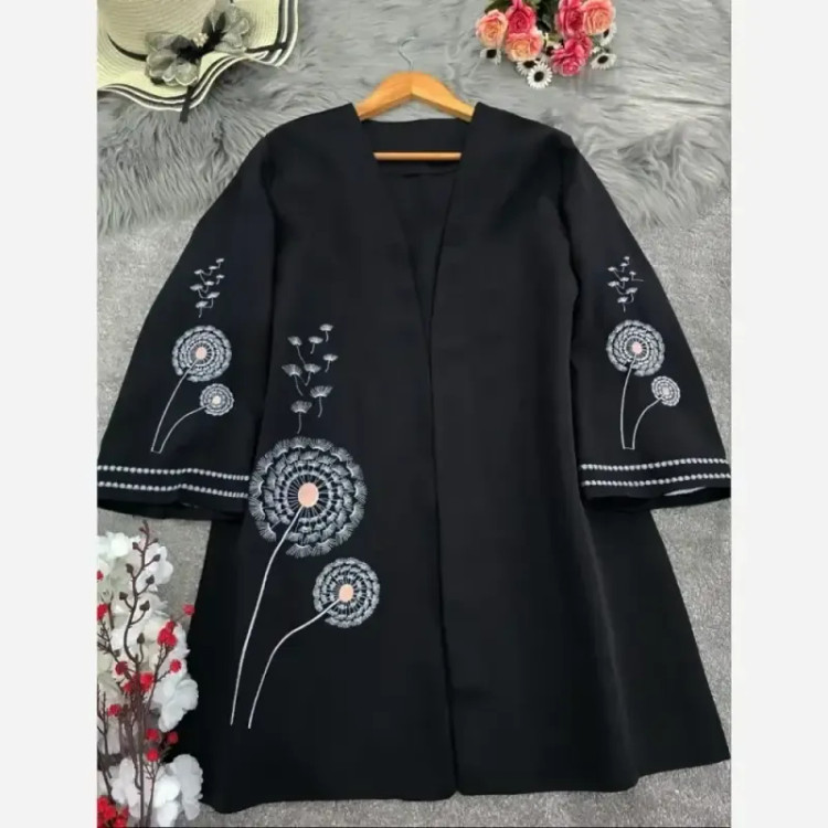 مانتو کتی گلدوزی شاپرک جنس مازراتی رنگ مشکی