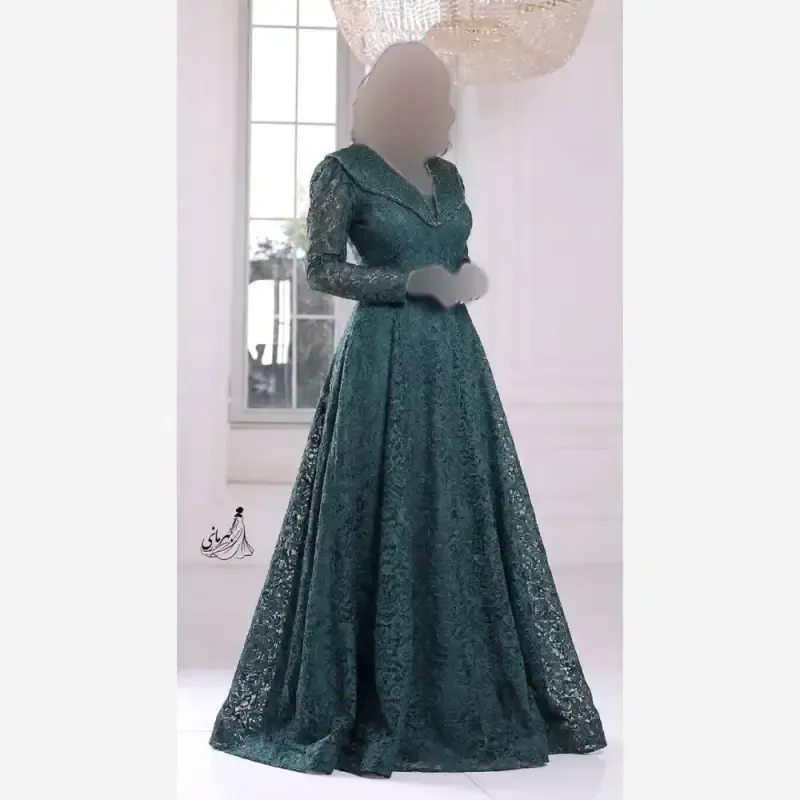 لباس مجلسی زنانه مدل سایه سنگدوزی شده جنس دانتل درجه یک کاپدار و استردار رنگ مشکی و سبز سایز بزرگ