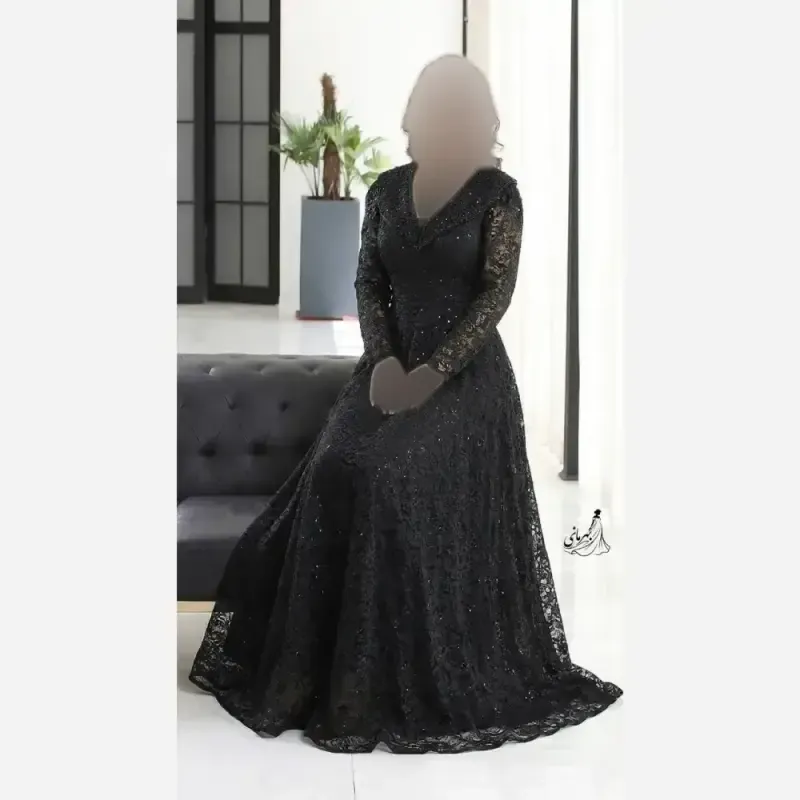 لباس مجلسی زنانه مدل سایه سنگدوزی شده جنس دانتل درجه یک کاپدار و استردار رنگ مشکی و سبز سایز بزرگ