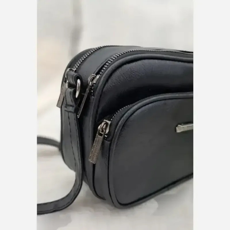 کیف چرم زنانه مدل manly رنگ مشکی سایز 15 در 20 با بند دوشی بلند