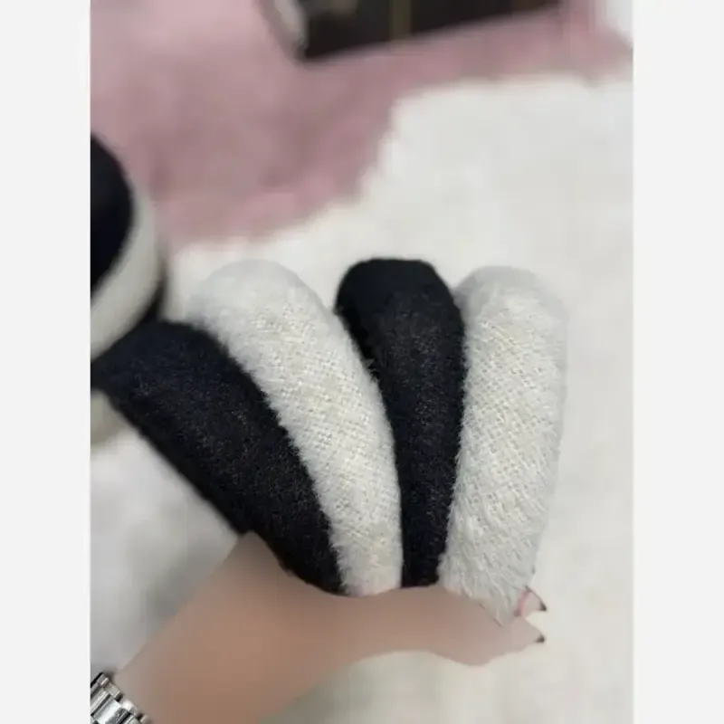 تل پشمی زنانه رنگ مشکی و استخوانی سایز آزاد