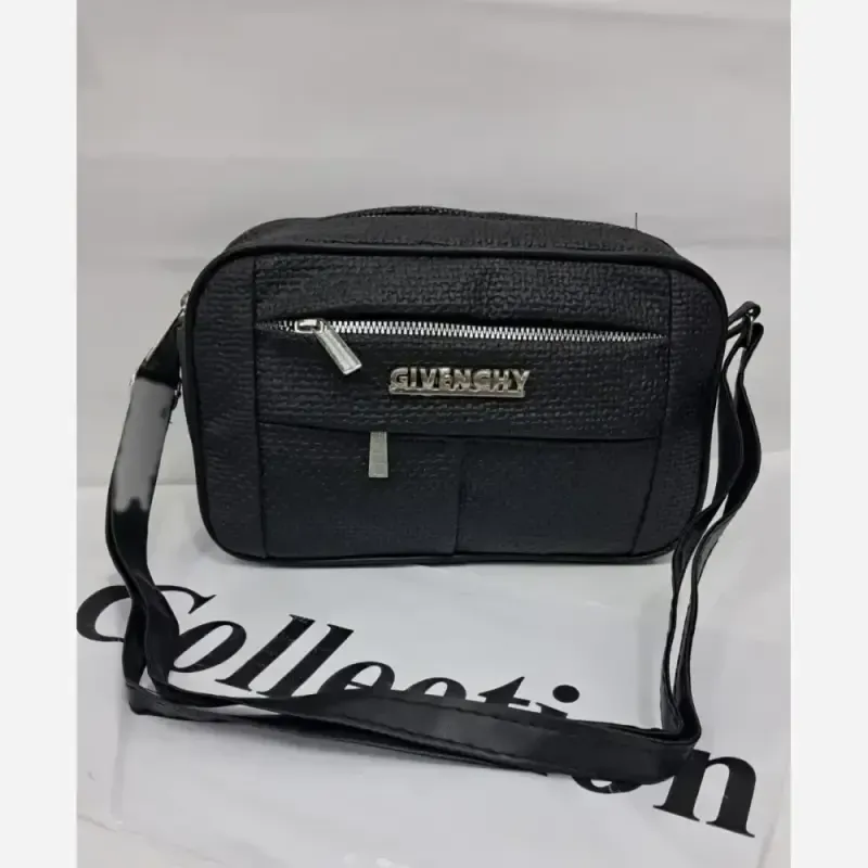 کیف مدل نیایش چرم طرح کنفی رنگ مشکی و کرم سایز 15 در 20 دارای بند دوشی