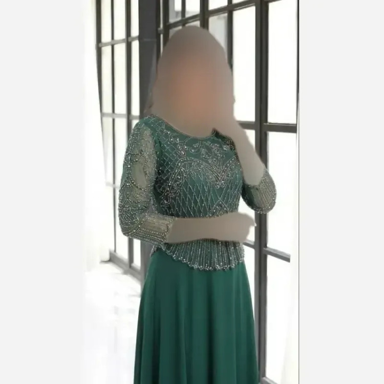 ماکسی مجلسی سایز بزرگ زنانه مدل لعیا حریر کاپدار رنگ بندی مشکی سبز سورمه ای قرمز