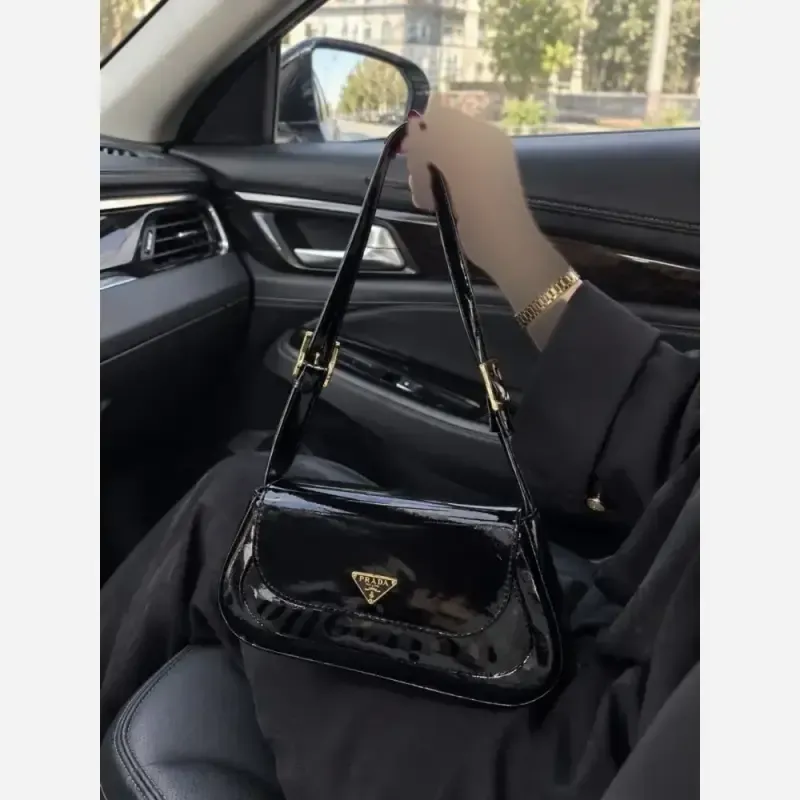 کیف زنانه مدل تیلا چرم ورنی مشکی سایز 22 در 15 سانتی متر