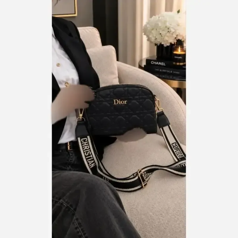 کیف اسپورت haylii چرم مشکی سایز 18 در 12 با بند دوشی