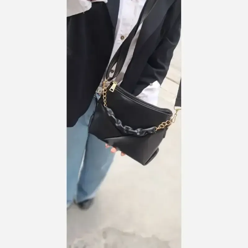 کیف زنانه مدل elin چرم شرانگ رنگ مشکی سایز 18 در 15 سانتیمتر