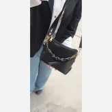 کیف زنانه مدل elin چرم شرانگ رنگ مشکی سایز 18 در 15 سانتیمتر