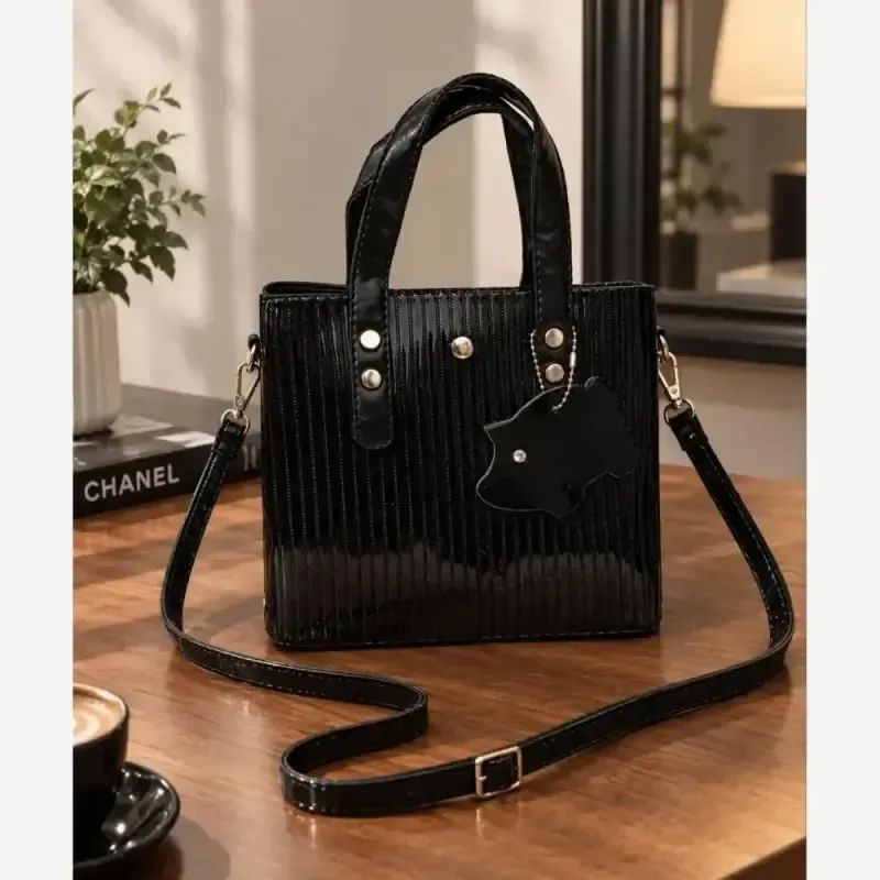 کیف دستی و دوشی چرم ورنی مشکی مدل panah سایز 20 در 20